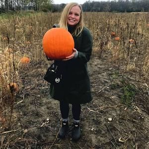 Meet your Posher, Elizabeth